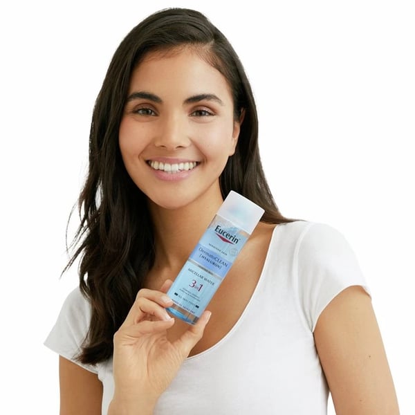 eucerin-dermatoclean-hyaluron-solucao-de-limpeza-micelar-3-em-1-5.webp